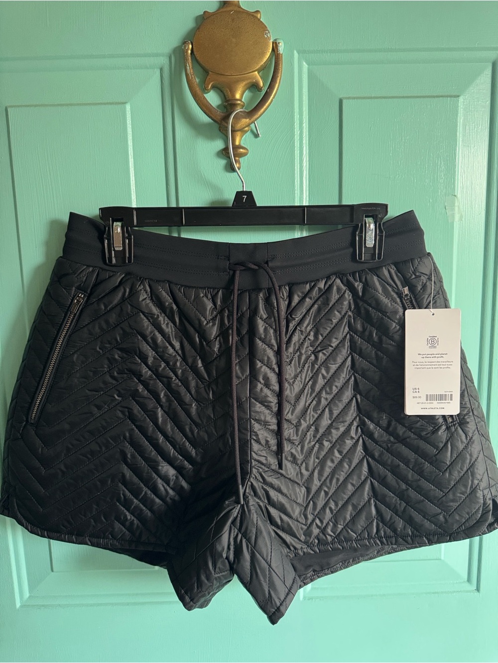 NWT - Athleta Apres Ski Short Quilted Black - Size 6